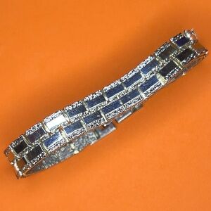 Ladies Silver toned vintage shiny bracelet